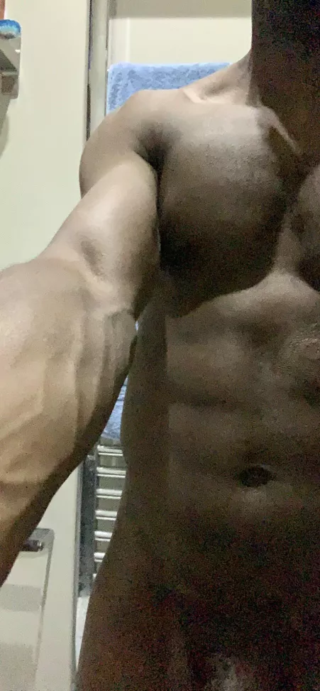 Arm’s length by chocolaterod