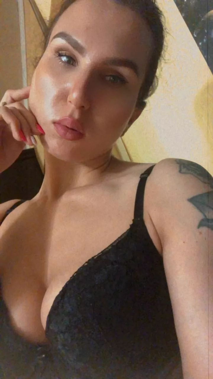 Arrows up if you wanna see my orgasm video posted by lauradragon01