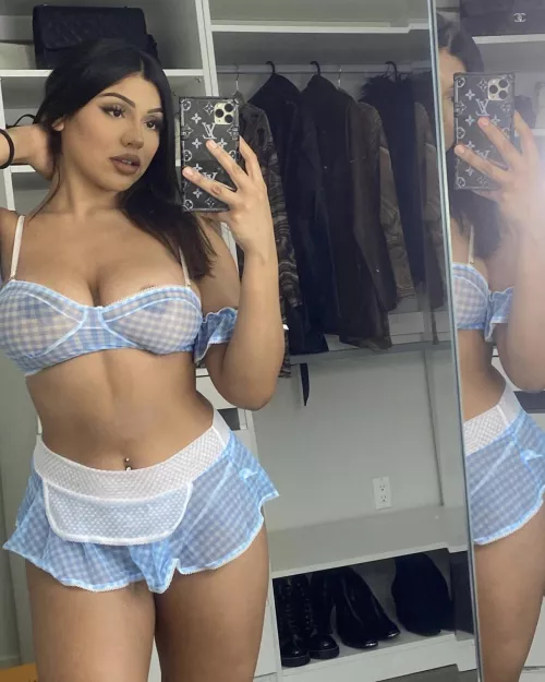 Arrows up if your dick is bigger than 4 inches! 👻: nicoleebankss by nicoleebankss