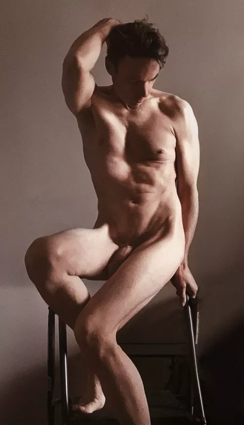 Artsy stepladder pose by flippy723