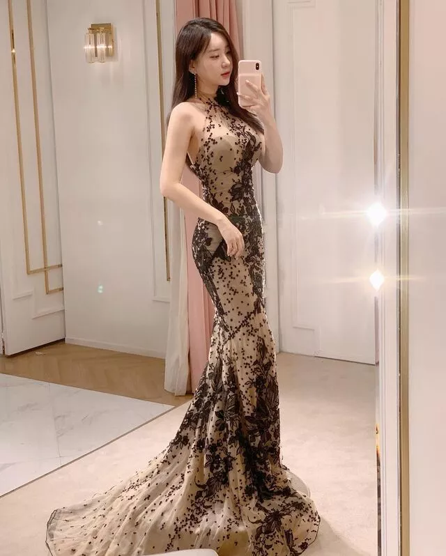 Asian beauty posted by Funky4567