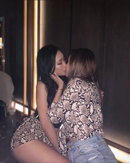 Asian Girls Kissing by yunaX2
