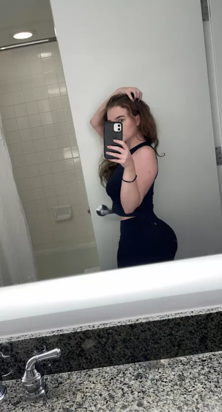 Ass getting fat! Hold up by realprettyangel