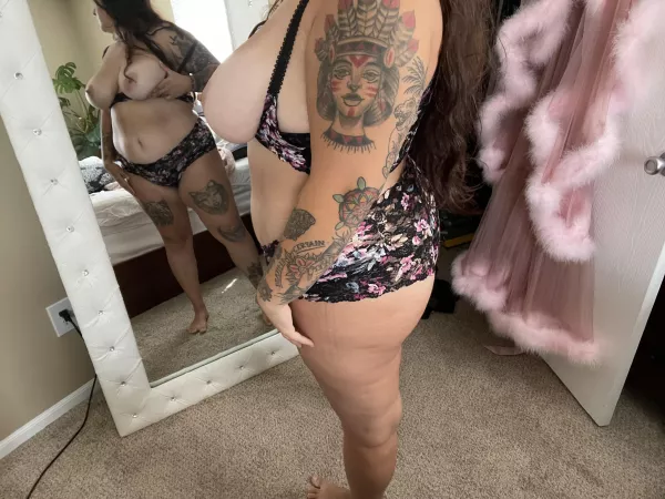 Ass. Titties. Side boob. Tattoos. I’ve got it all. by downwthethicccness