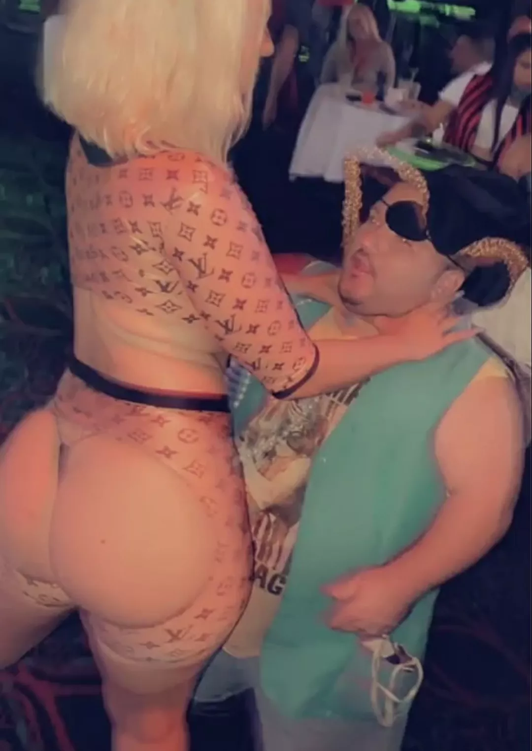 Assaulting the Short Dude posted by r00ibos