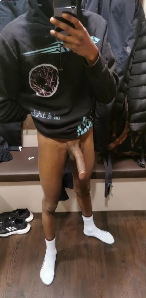 Assistance needed in changing room 4 by finelydicedonions