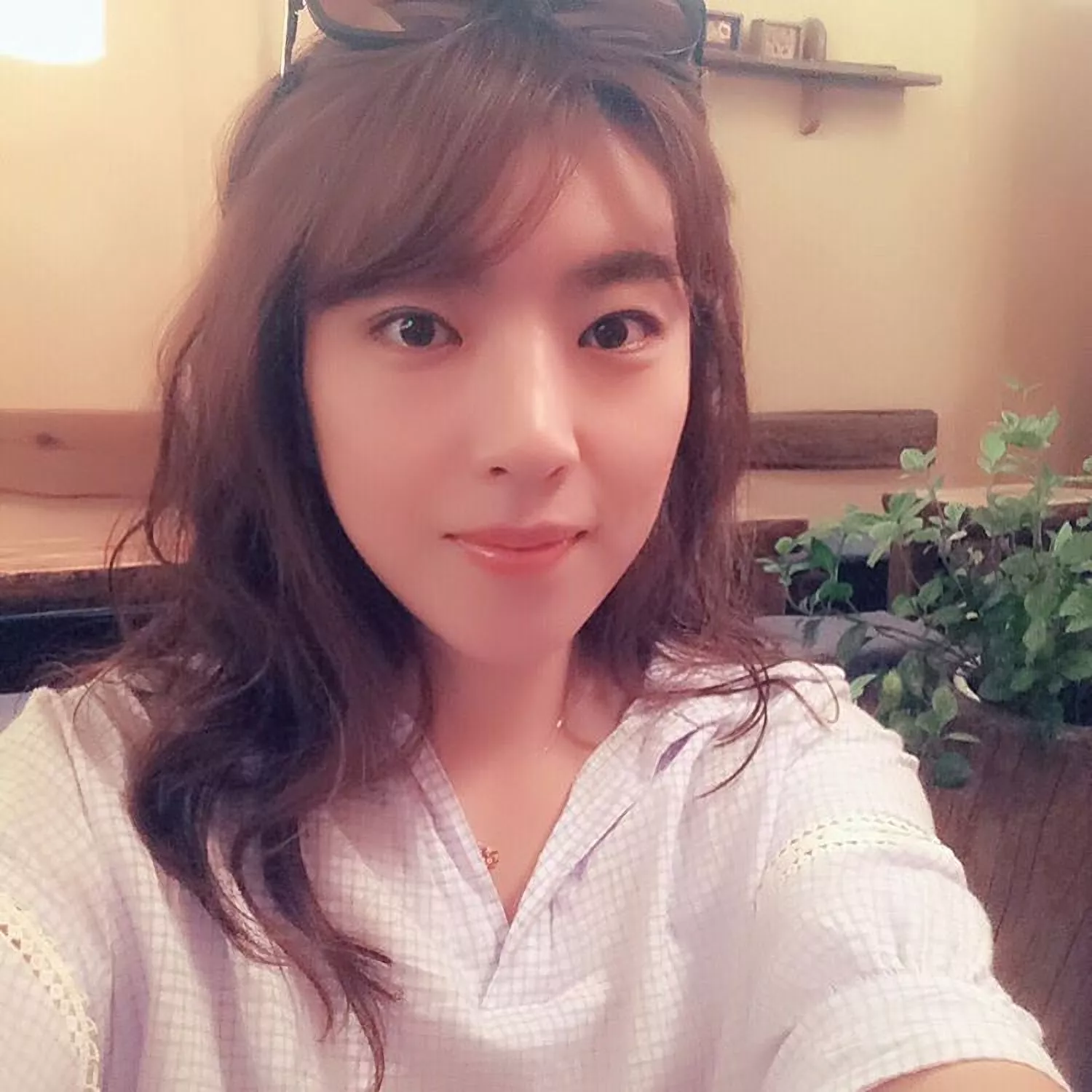 At a cafe posted by tistra