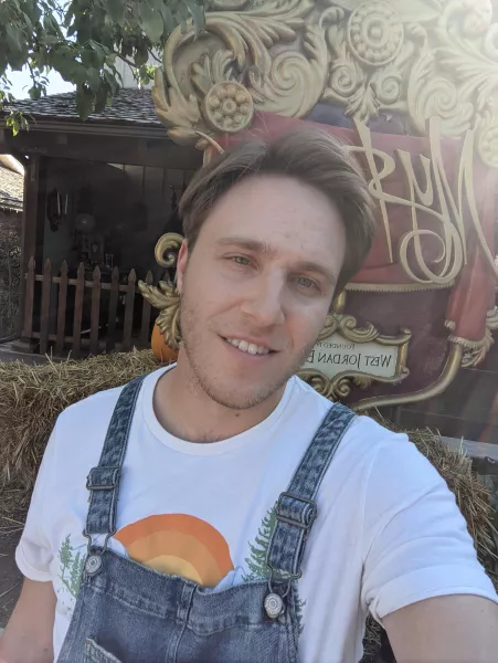 At a cute witch themed market 🧙 favorite time of year 🧹🧡 by Cokeachodeee