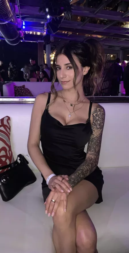 At the club by Chicagokink