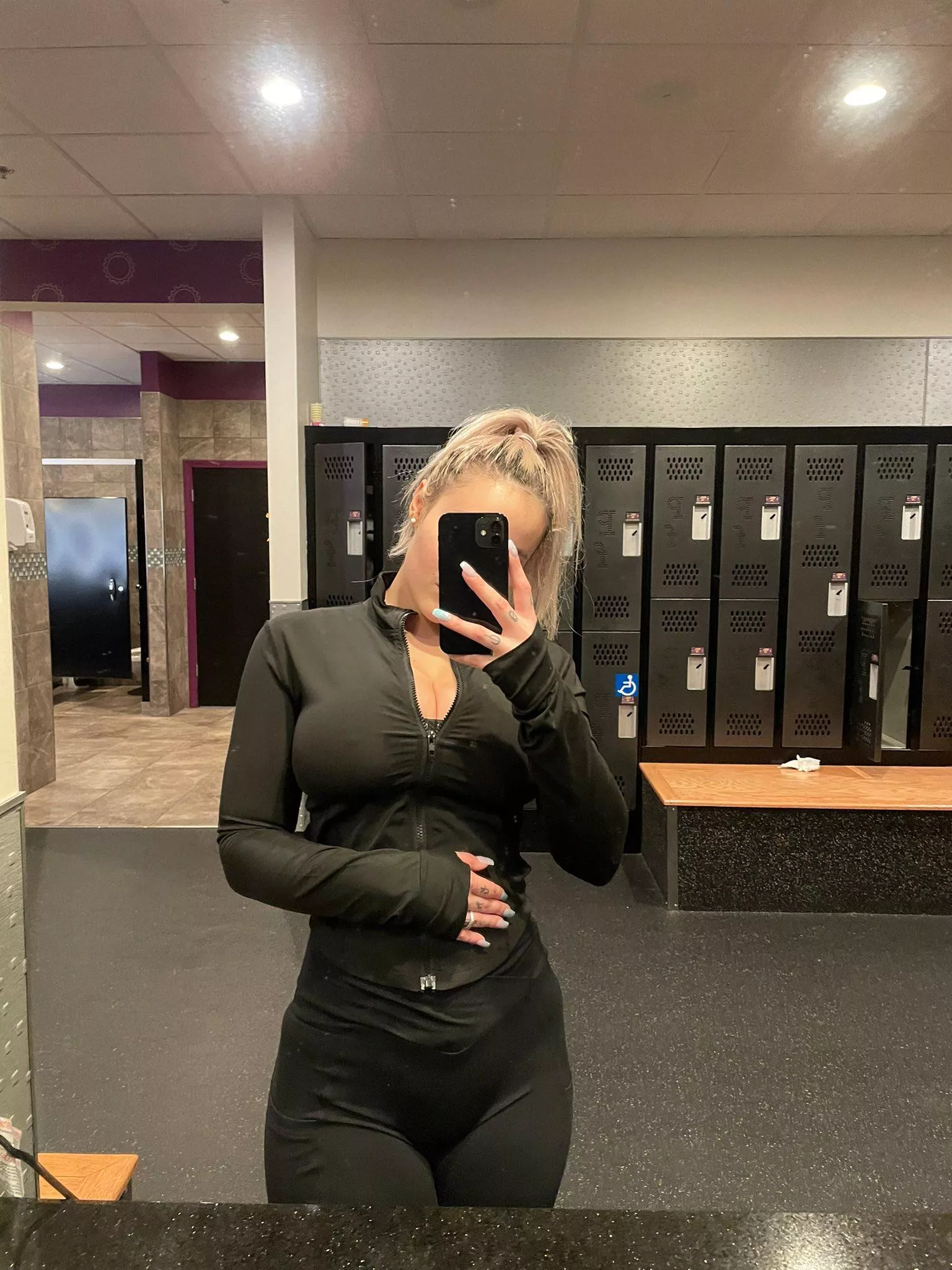 At the gym posted by fellefellefelle