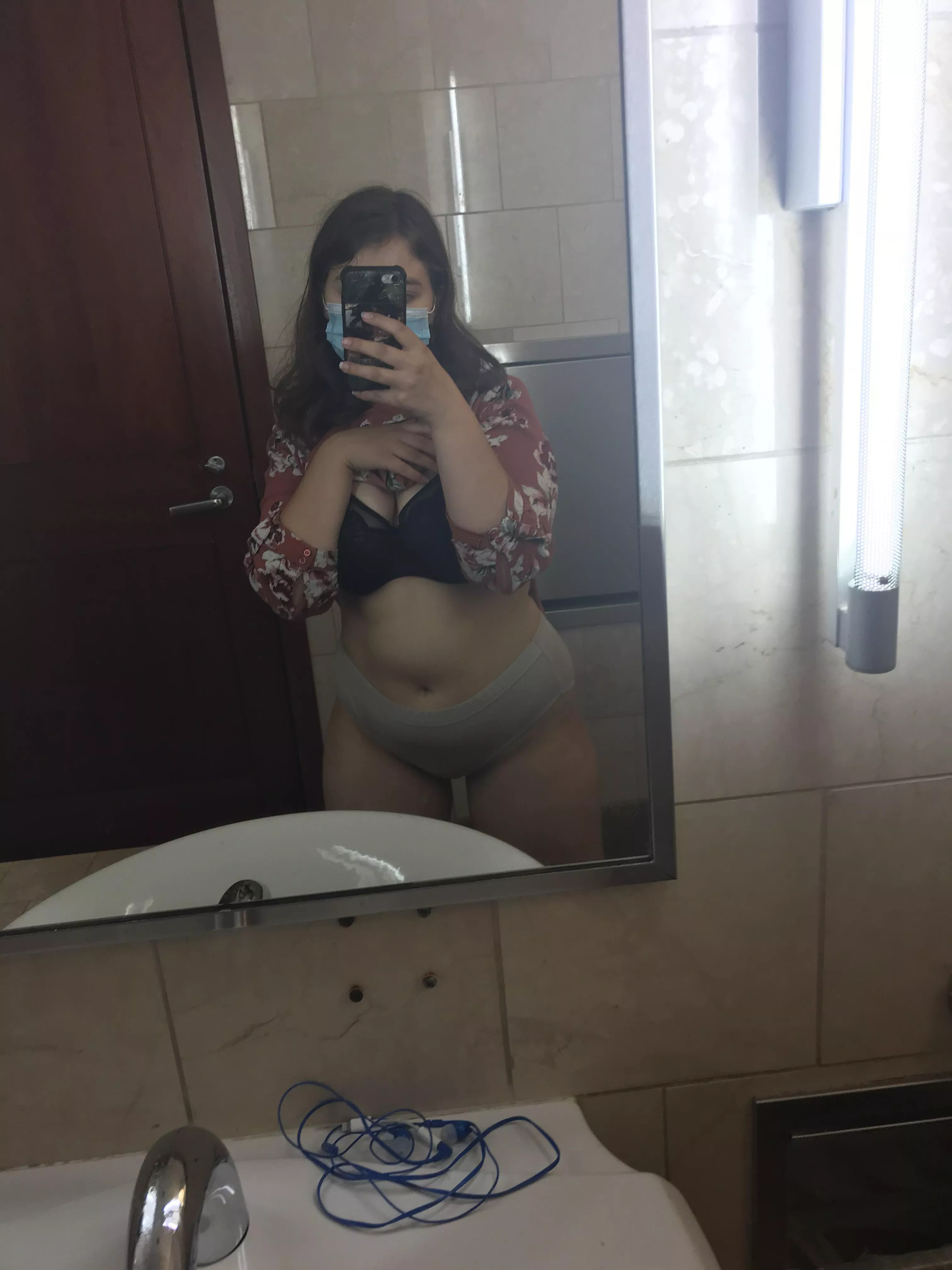 at the met 🥀 posted by hhg67tj12ol