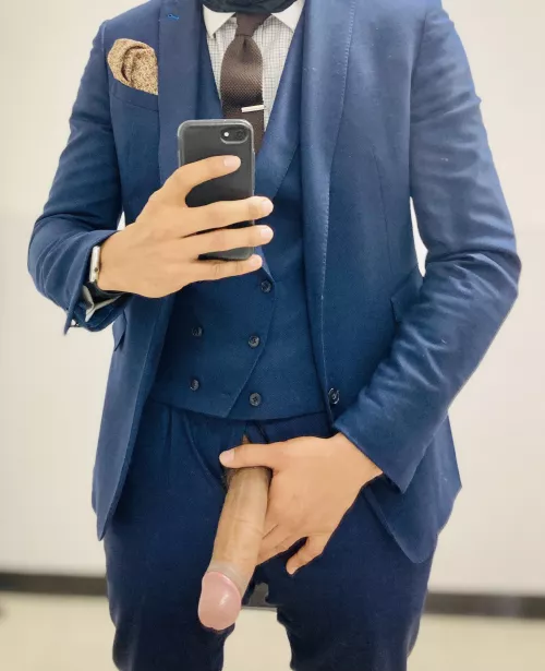 At work looking for that work. by elmmg