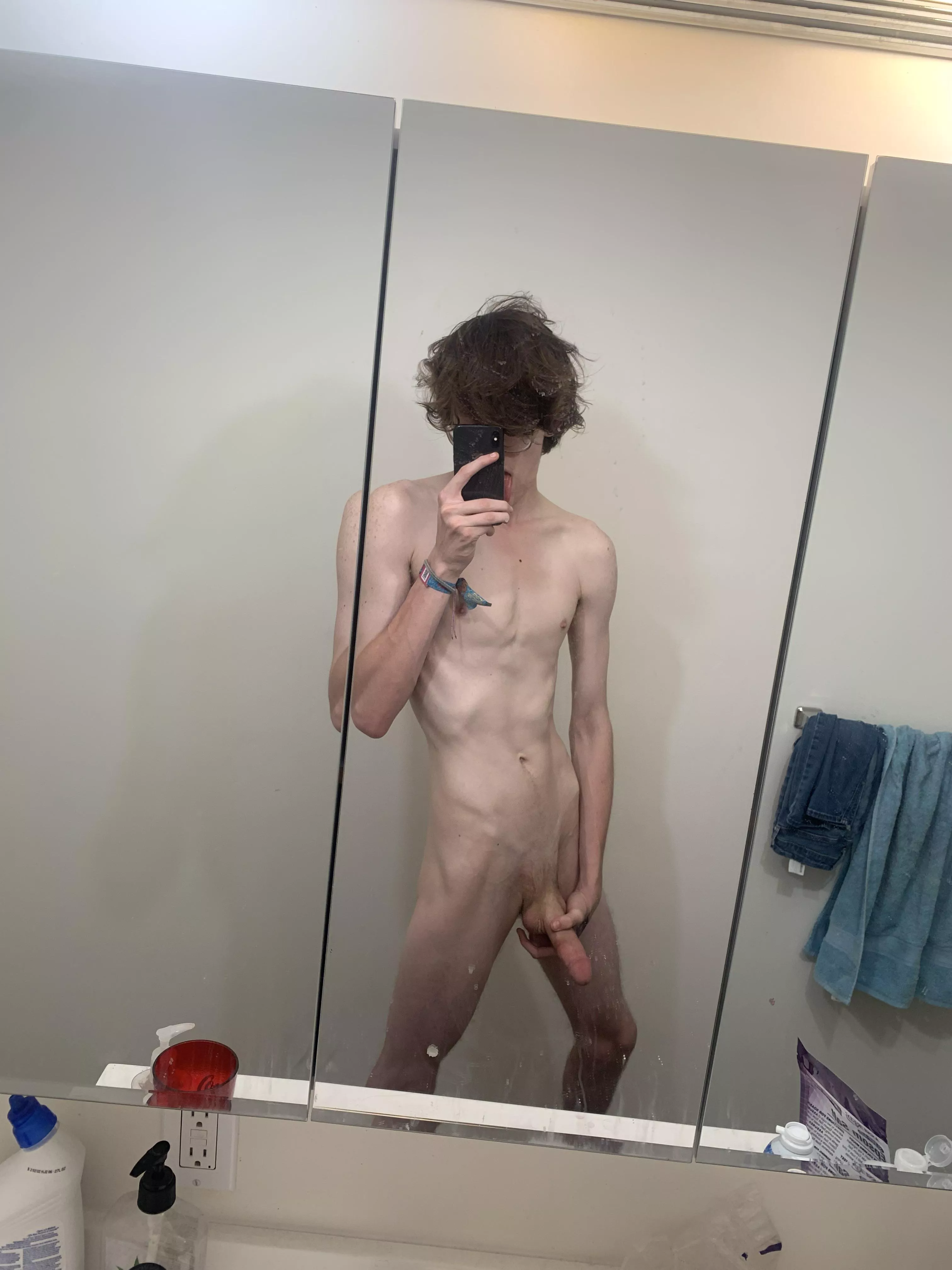 Ate a couple edis and now I’m high and horny as fuck 🤤 posted by sixfootaddict