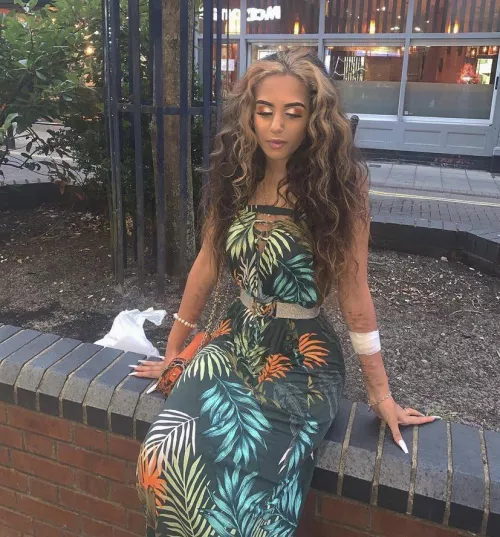 Auctioning myself off to pay drug debts. 18 years old trained in sucking cock although still a virgin. Bidding starts at £100 plus the cab fare to you by izzymack16