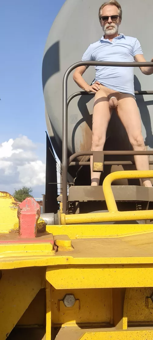 Auf den Gleisen der Bahn by ullibult