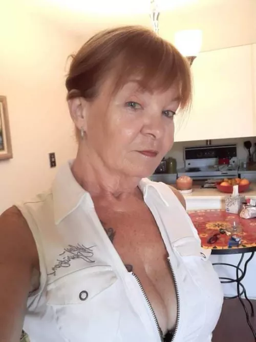 Aunt lynn always teasing me an my friends by Embarrassed-Hunter96