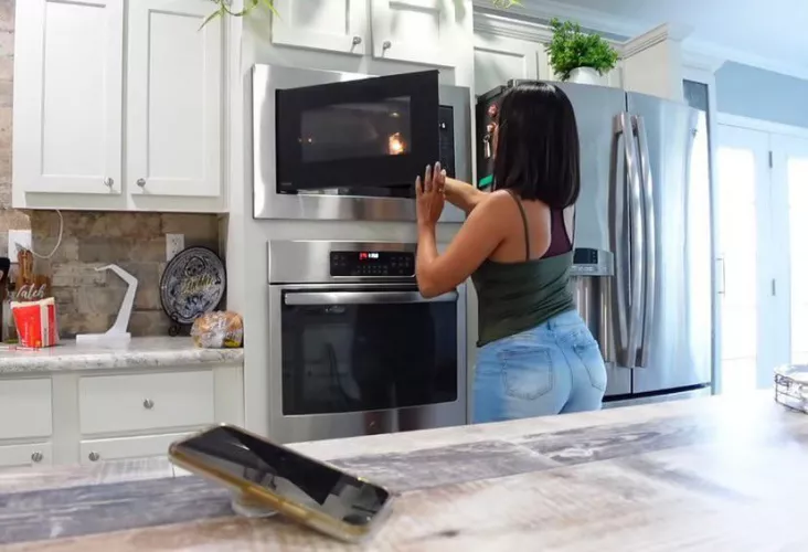 Auntie is so thick by apptake