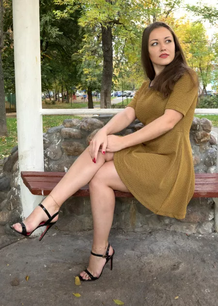 Autumn came to us again in heels and in a yellow dress by sexyfeetexpo