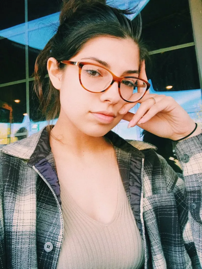 Ava Taylor posted by moartwo