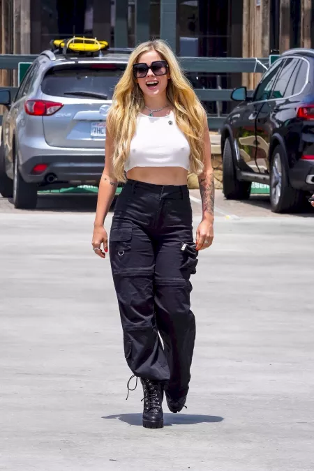 Avril Lavigne by Artistic-Zombie2475