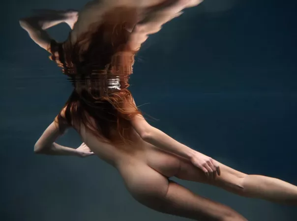 Awesome under water by altbubblr