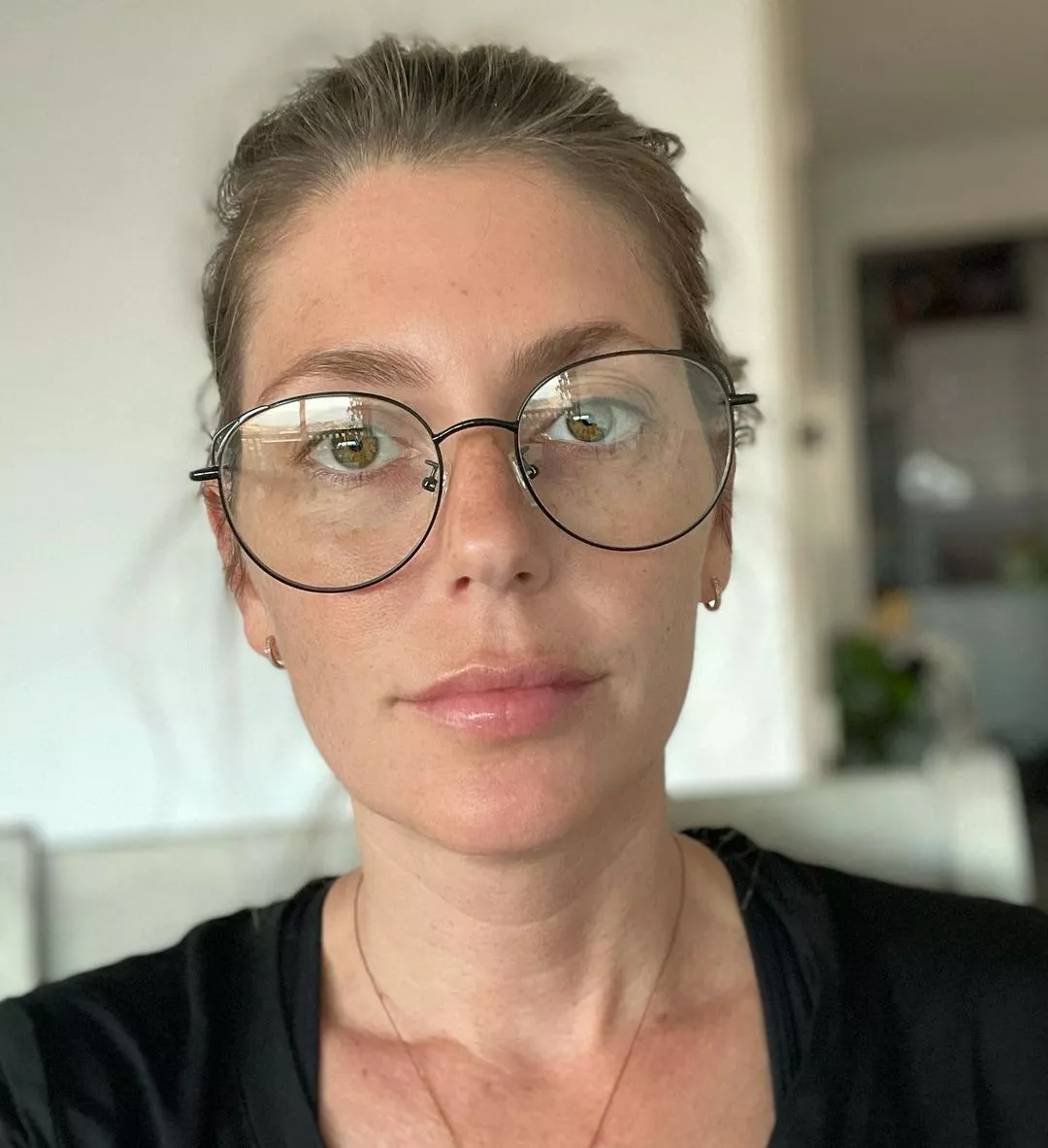 Babe👓 posted by skycommander