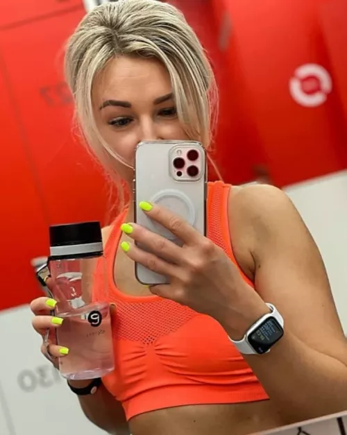 Babe, do you think this outfit fits Mommy?😈💖😈?Well hello殺😊😉Link below by wopef