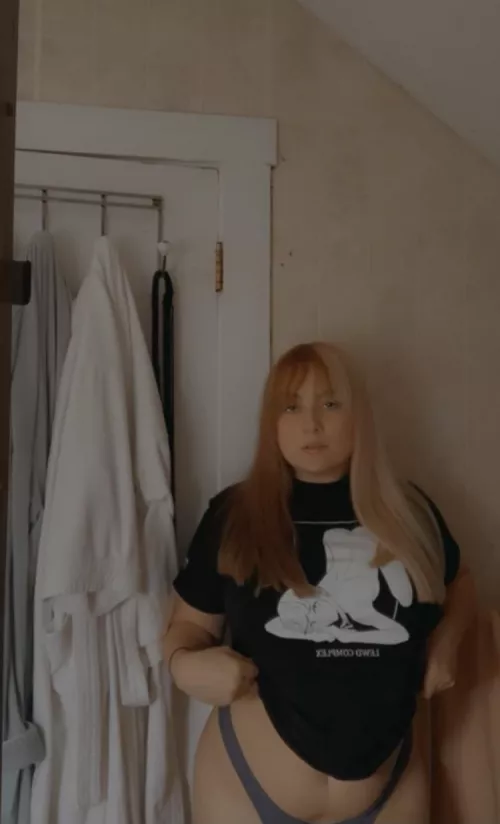 Babe im lonely and need some attention😩💦 Join me on my FREEE OnlyFans🌶 LINK IN THE COMMENTSSSS😛😉 by Itsambeh