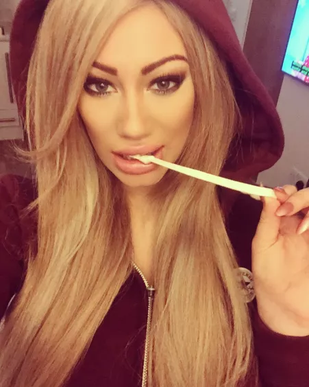 Babe in a hoodie by [deleted]