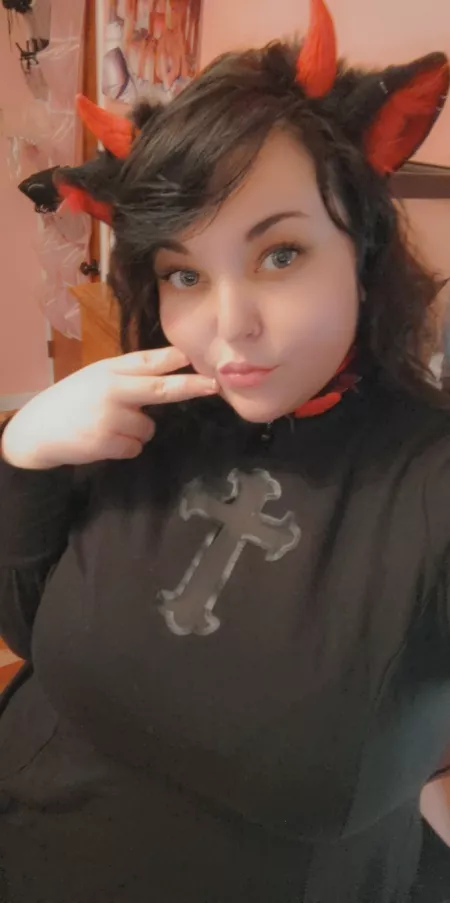 Baby demon cow~🐮🖤😈WARNING; She bites~ by RooSenpaii