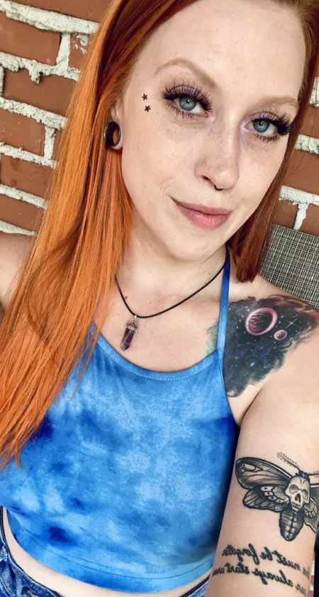 🎶 baby i love you, but the moon is blue 🎶 by istayyawayyyX