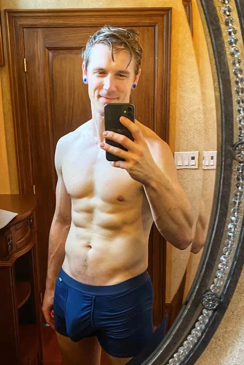 Baby’s back bulgin in blue by TT_the_GG