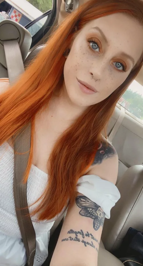 baby’s got blue eyes 🎶 by istayyawayyyX