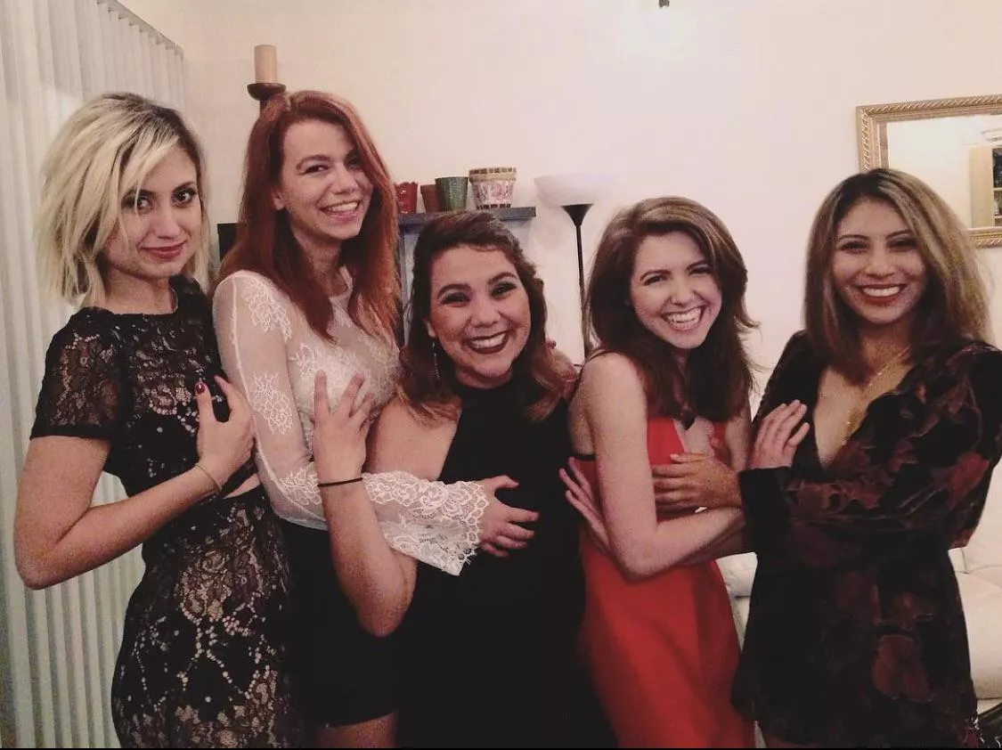 Back at it again, third chick is pretty hot posted by DoggoPlant