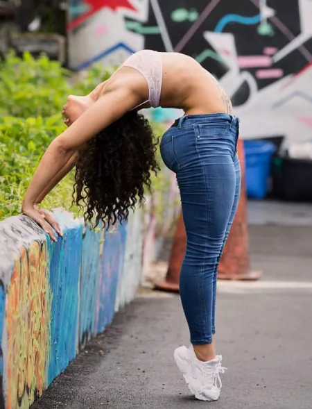 Back bend by LasherDeviance