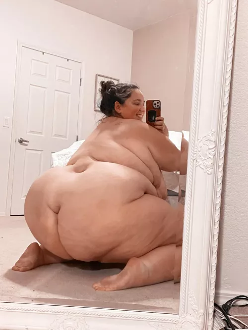 Backin it up for you 🍑 by LolaRhiannon