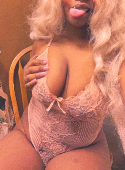 Bad bitch no leash by blvckora_333