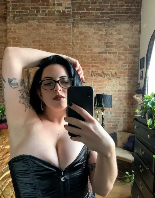 Bad bitch with a fresh shave by friendlywitch_of