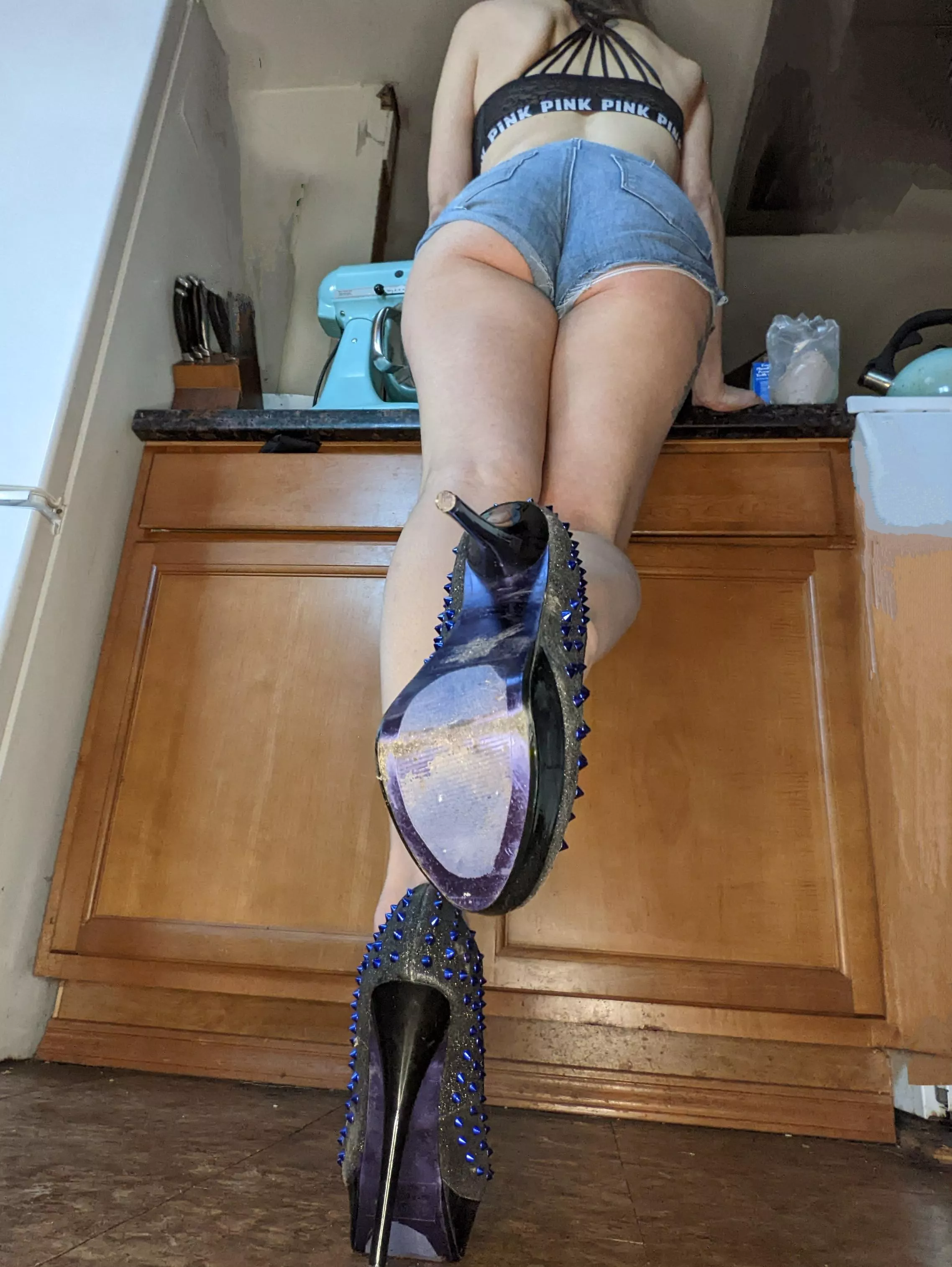 Baking you a cake 🎂 posted by novaskyefootsie