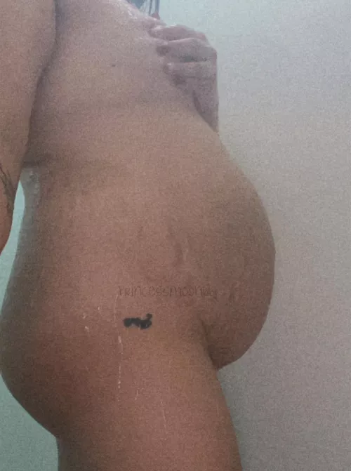 bang me in the shower ? 🤰🏻 by Milkymooon66