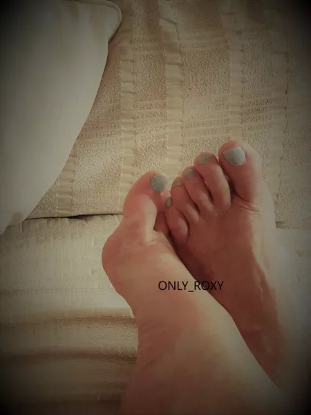 Bare feet by Only_Roxy