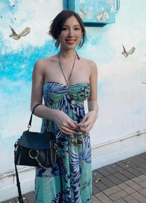 Bare shoulders by Majestic_Painter8660