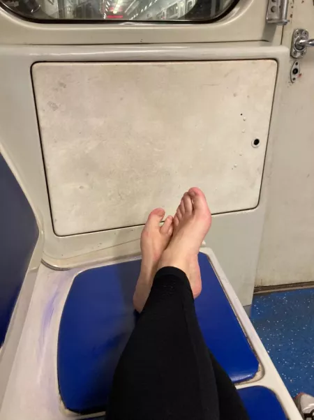 Barefeet in sub is 😍 or 🤯 ?))) by Alicia_funfeet