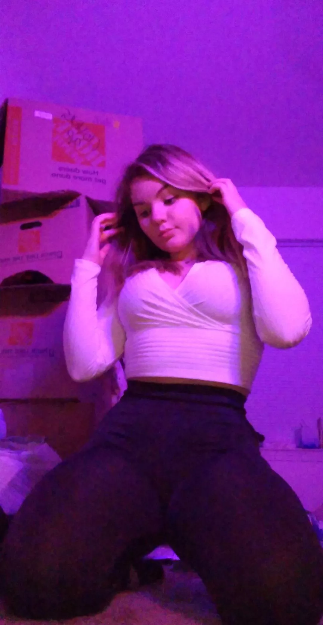 Barely 18 gf unknowing haven’t fucked yet posted by leroytheboy84