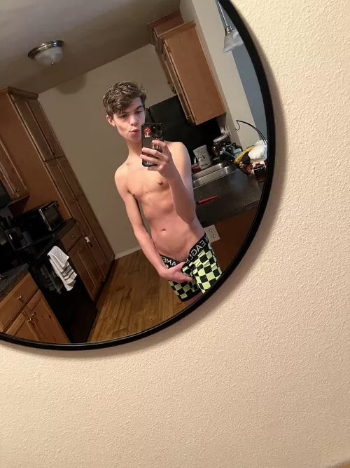 Barely legal and new here☺️(18) by brycelongx