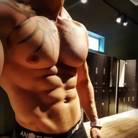 Bartosz Leoniewski (@LeoSymmetric) by PecsReddit