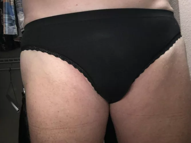 Basic black by Overall-Bandicoot846