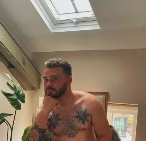 basking in the light 🤍 by SamsonU-K