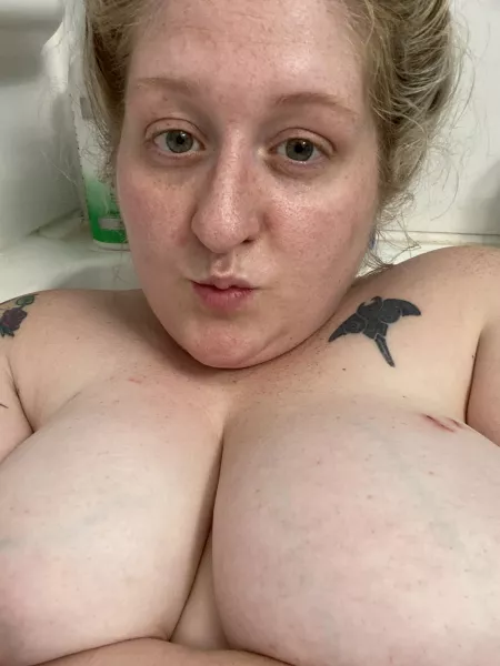 Bath fun by SolaG1998