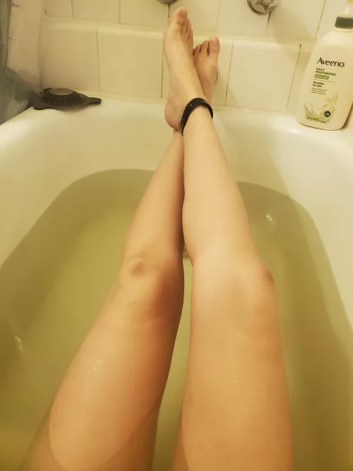 bath legs 💜 by amaeizing